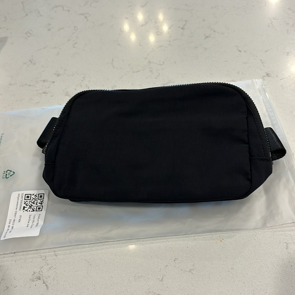 Halara Belt Bag Purse Black BRAND NEW! - Picture 3 of 5